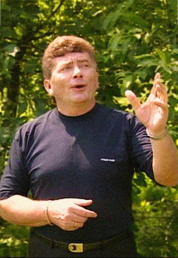 "Обранці муз": Богдан Сташків, 1 частина