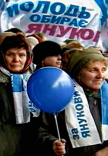 Yushchenko and Yanukovych: rallies in support