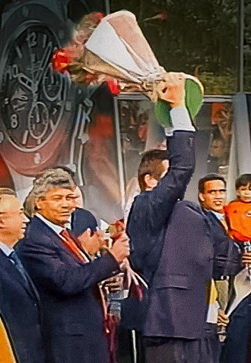 FC Shakhtar brought the UEFA Cup to Donetsk