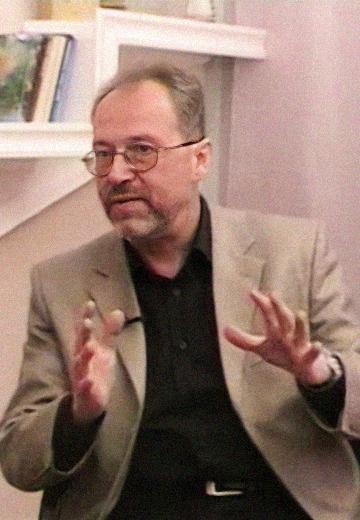 "Літературна вітальня": поет Сергій Лазо