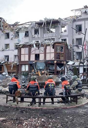 Rocket attack on a hotel in Kryvyi Rih: there are dead