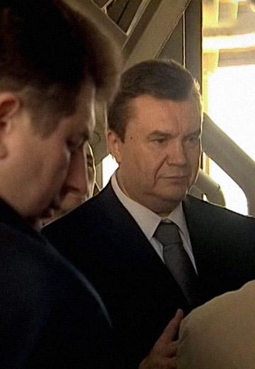 Віктор Янукович на кондитерській фабриці  