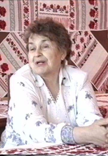 "Artistic Palette": embroidery by Tamara Les