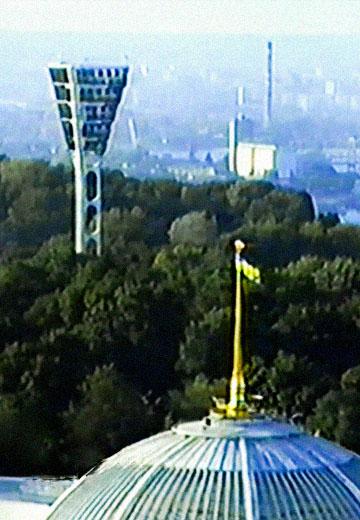 Raising the flag of Ukraine over the Verkhovna Rada: 1991 