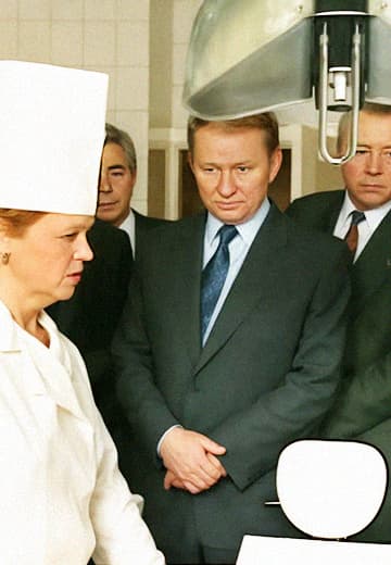 Leonid Kuchma at the oncology clinic