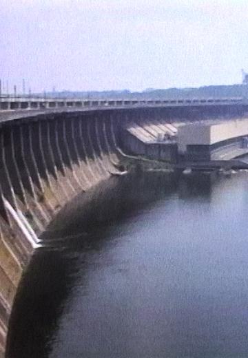 Cracks in the dam of the Dniester hydroelectric power station