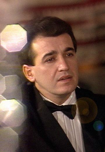 Родині Назарія Яремчука присвячується