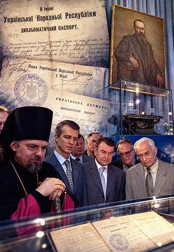 Повернення документів М. Грушевського