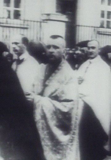 Священники у підпіллі