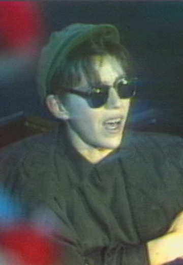 "Стара колекція": Сестричка Віка та "Кому вниз"