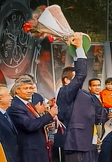 ФК "Шахтар" привіз Кубок УЄФА в Донецьк