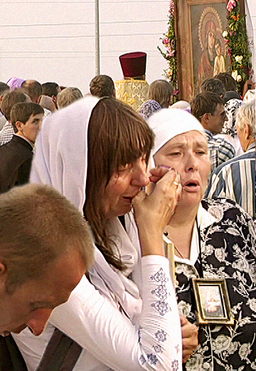 The procession of believers of the Moscow Patriarchate