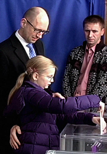 Yatsenyuk at the polling station