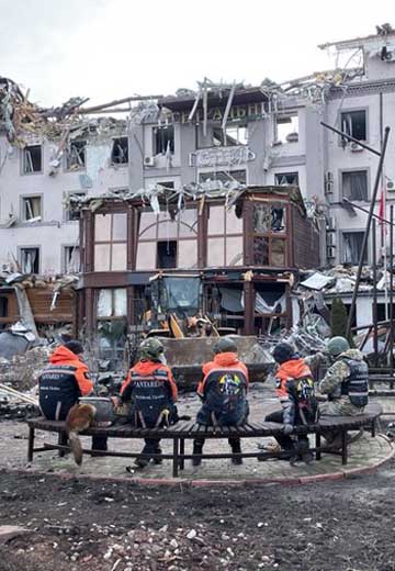 Rocket attack on a hotel in Kryvyi Rih: there are dead