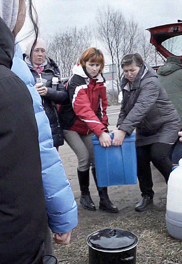 Krakovets: queue at the checkpoint