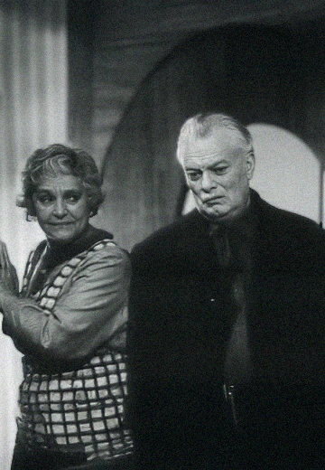 "Поступися місцем..." Вінья Дельмар