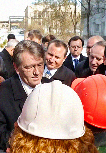 Viktor Yushchenko at the Sumykhimprom enterprise