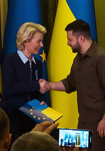 Ukraine received EU candidate status