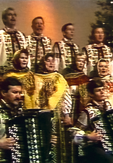 The folk choir "Gorytsvit" sings carols