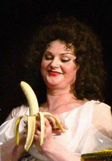 Алла Шкондіна на сцені Кривого Рогу